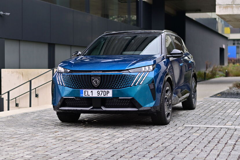 Peugeot e-5008