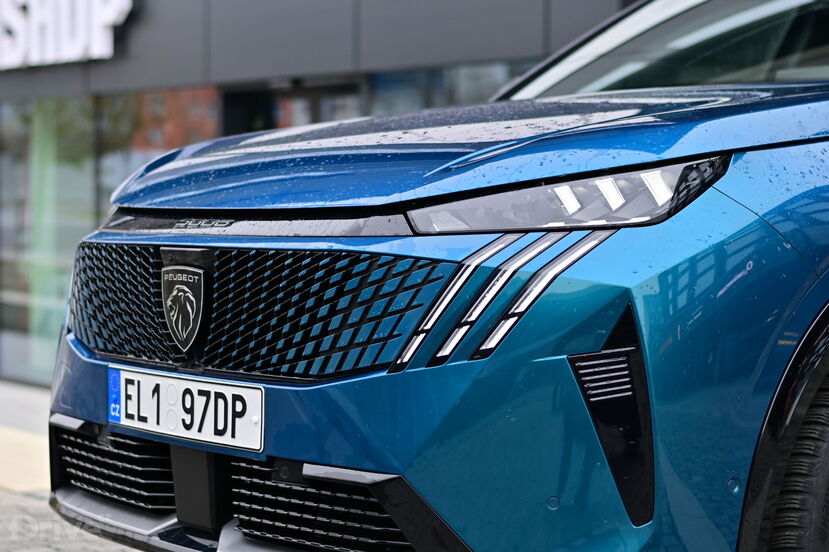 Peugeot e-5008