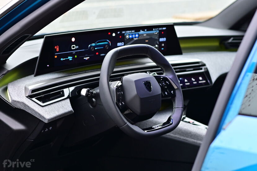 Peugeot e-5008