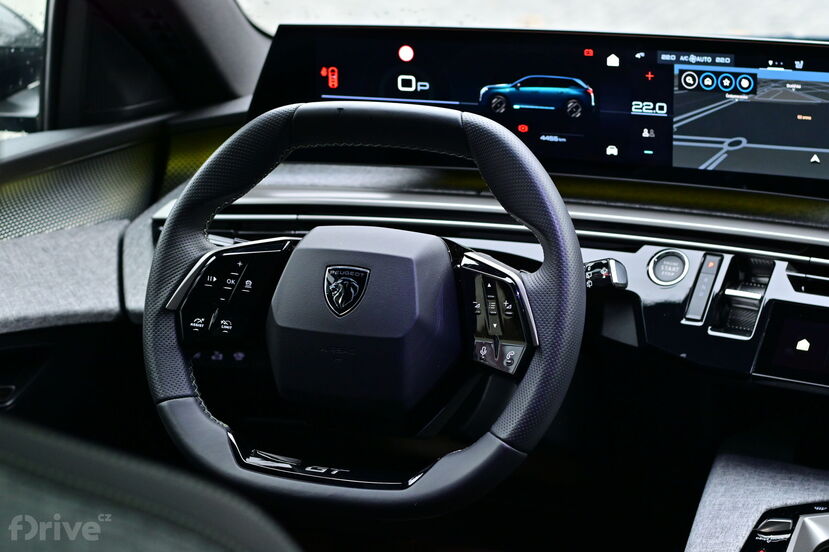 Peugeot e-5008