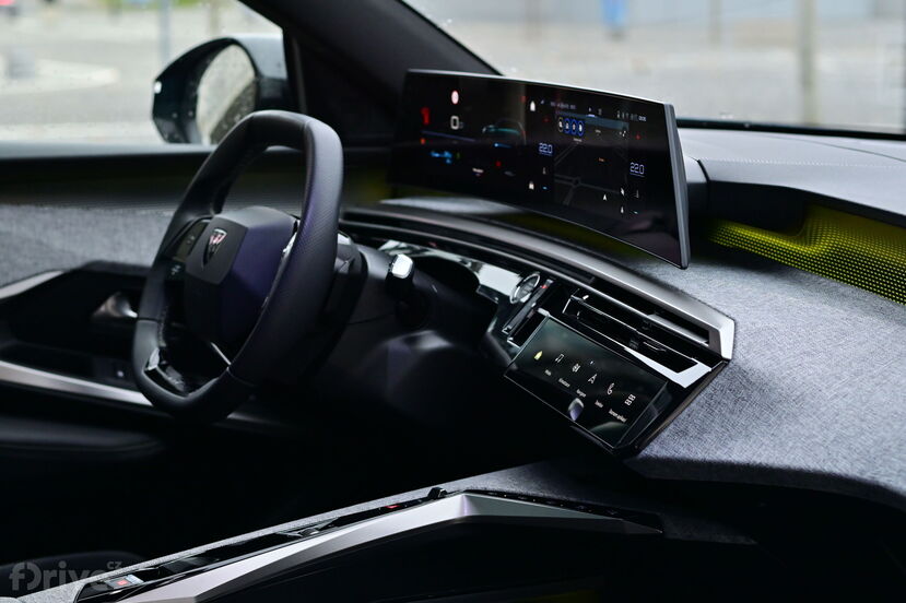 Peugeot e-5008