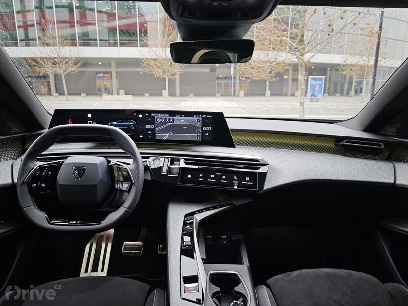 Peugeot e-5008