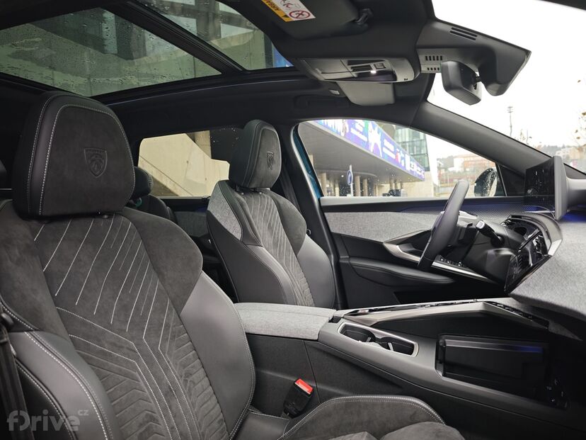 Peugeot e-5008