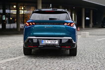 Peugeot e-5008