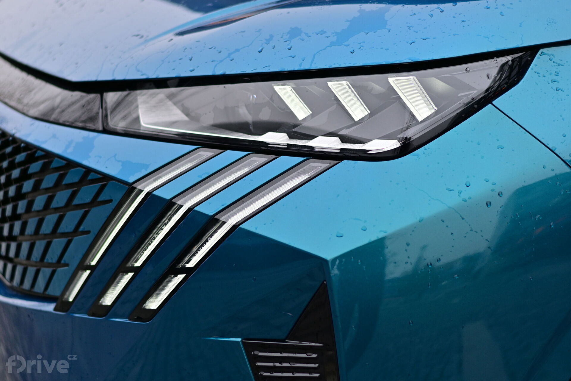 Peugeot e-5008