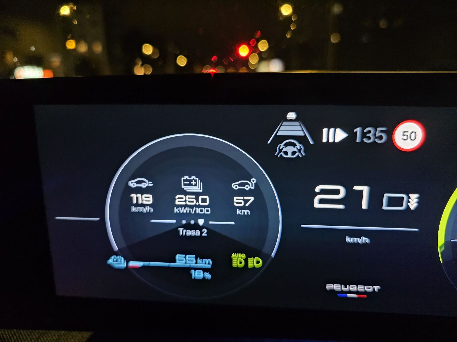 Peugeot e-5008