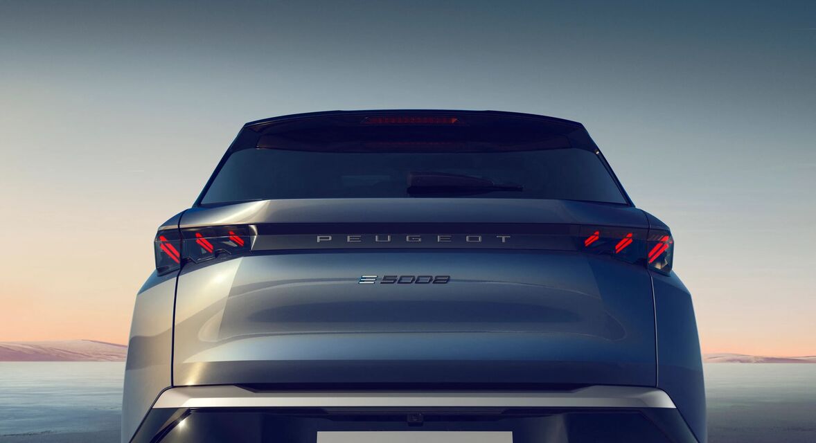 Peugeot e-5008