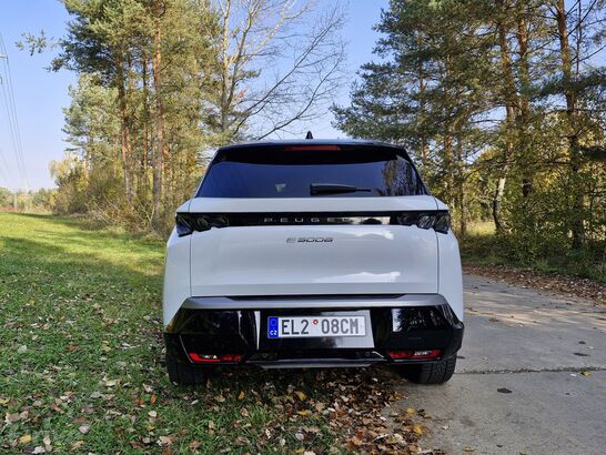 Peugeot e-5008