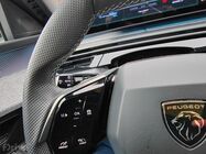 Peugeot e-5008