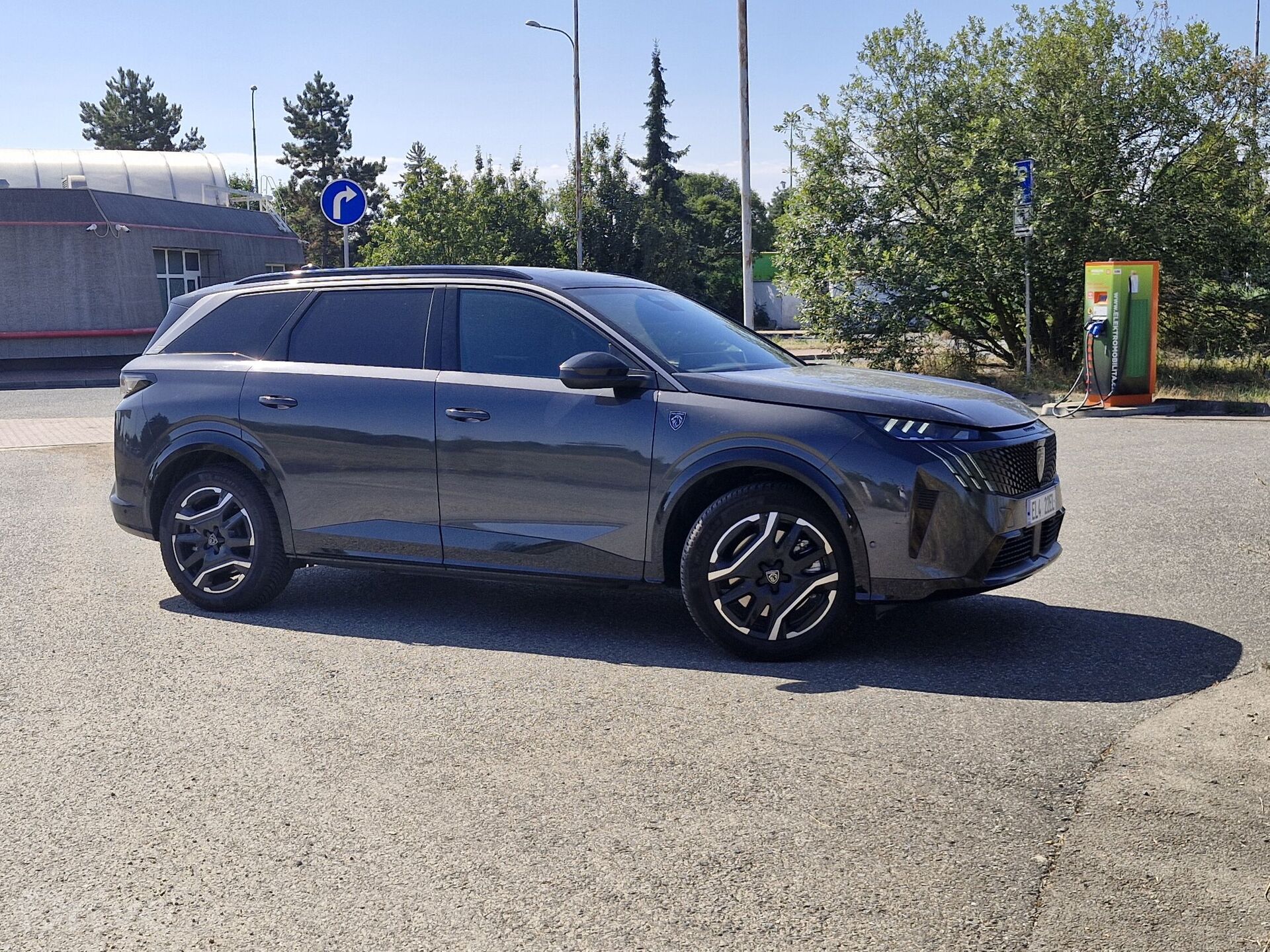 Peugeot E-5008 Long Range
