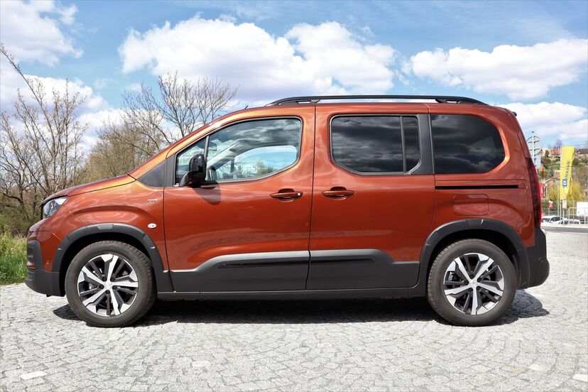 Peugeot e-Rifter (2021)