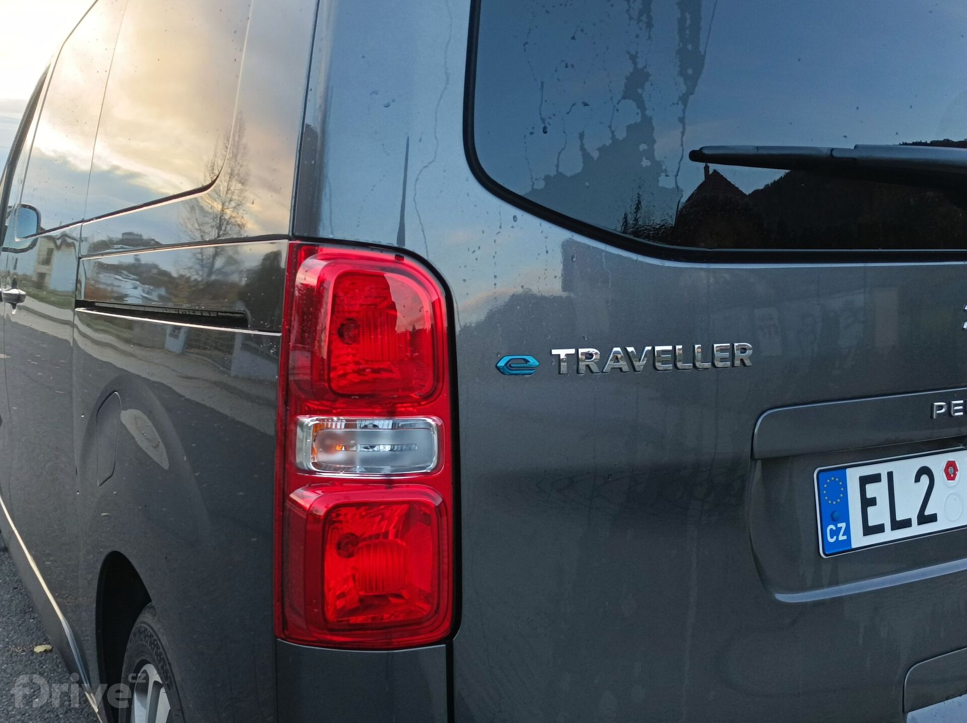 Peugeot e-Traveller