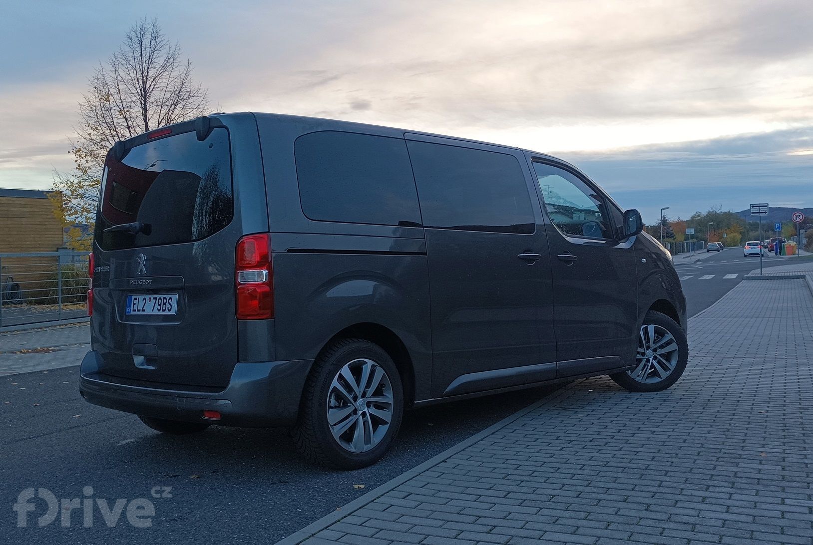 Peugeot e-Traveller