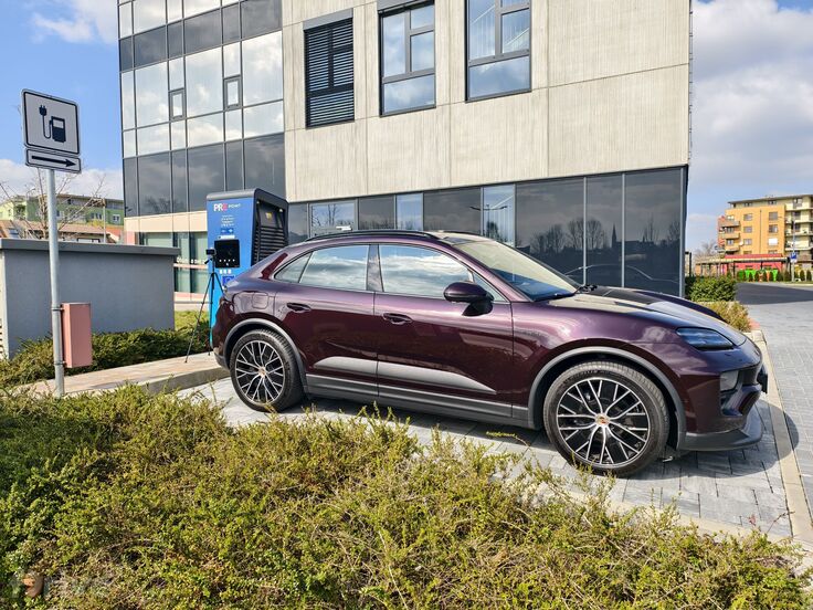 Porsche Macan EV