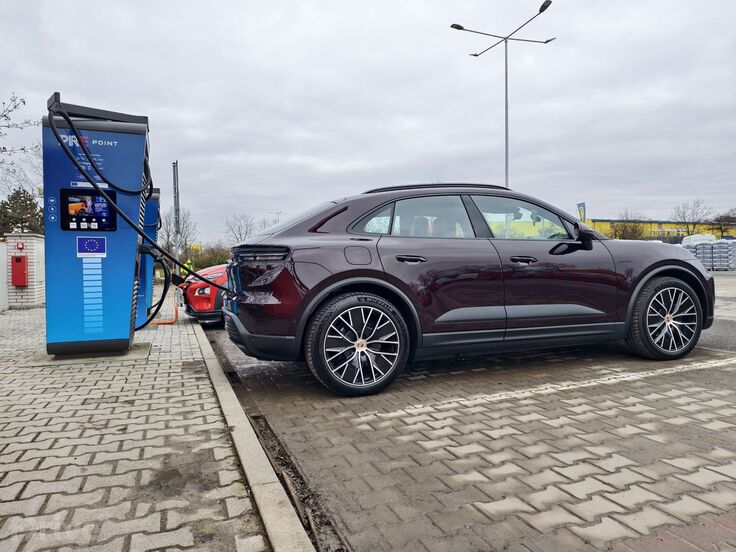 Porsche Macan EV