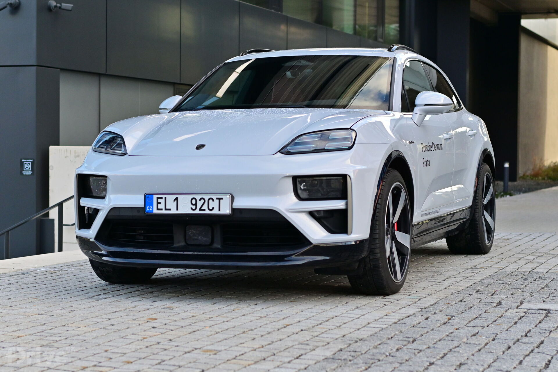 Porsche Macan EV
