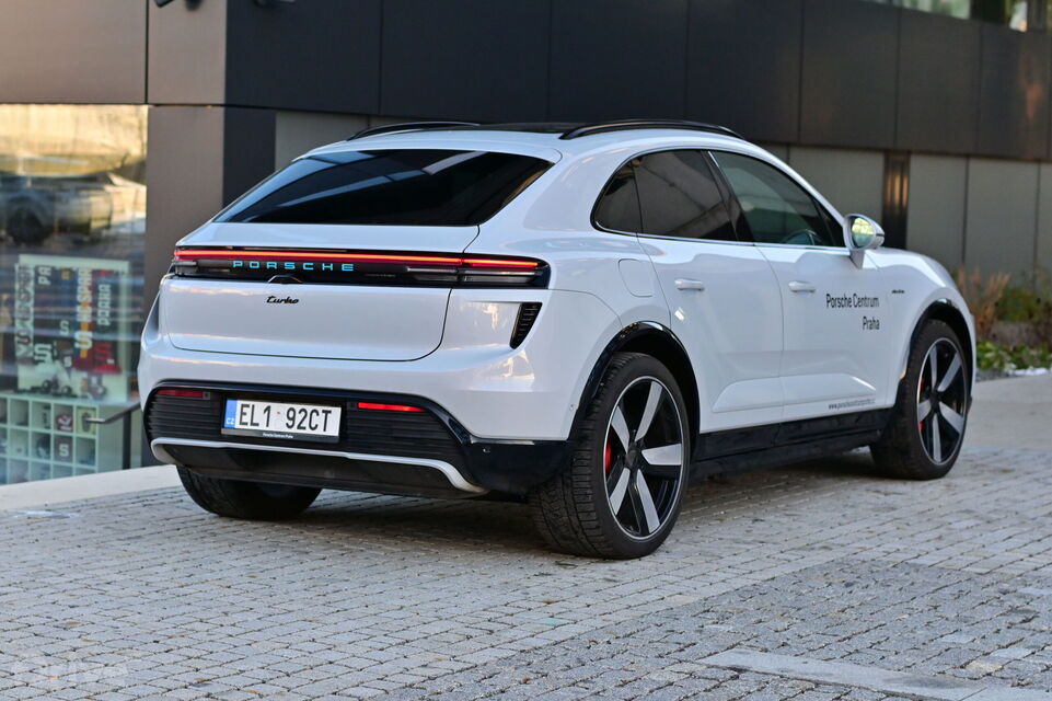 Porsche Macan EV