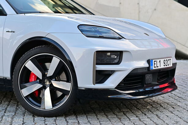 Porsche Macan EV