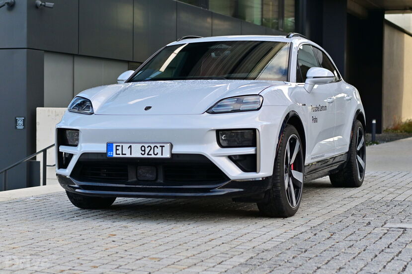 Porsche Macan EV