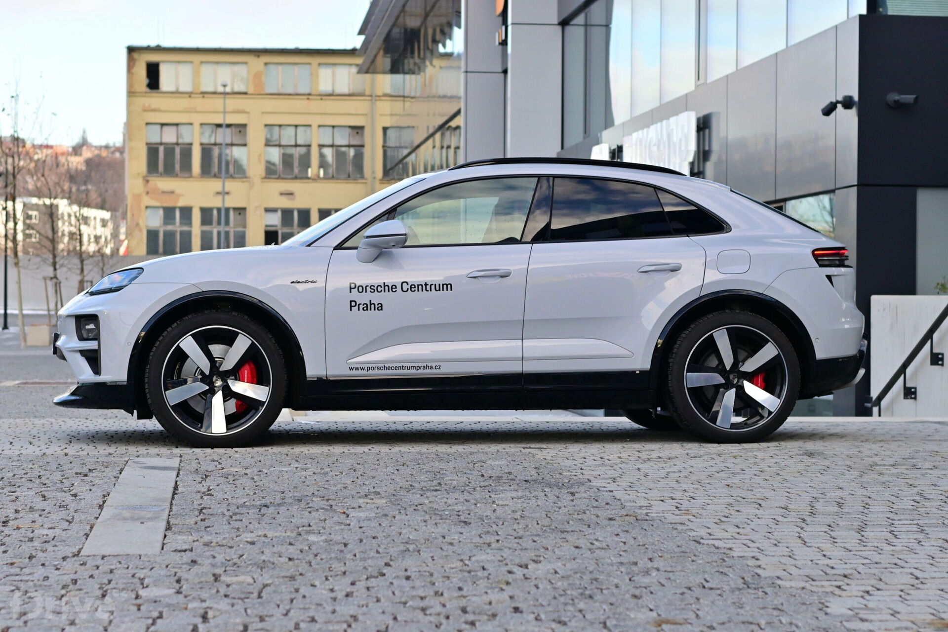 Porsche Macan EV