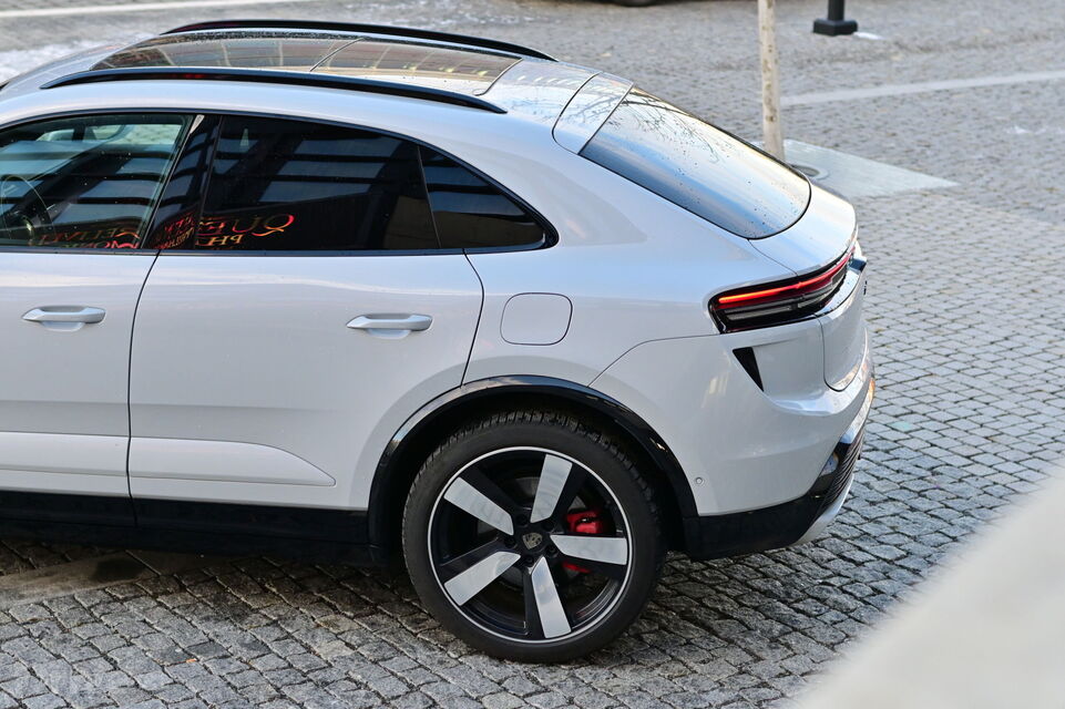 Porsche Macan EV