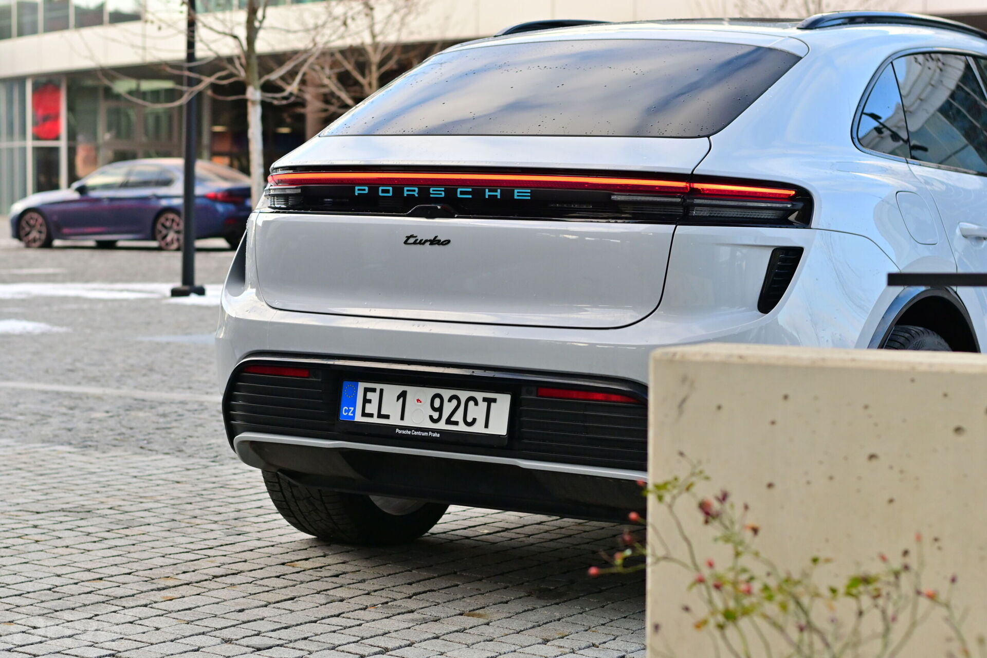Porsche Macan EV