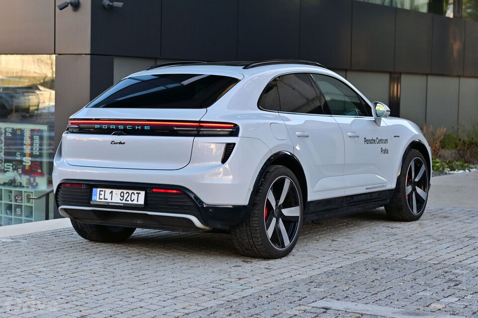 Porsche Macan EV