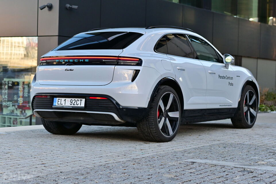 Porsche Macan EV