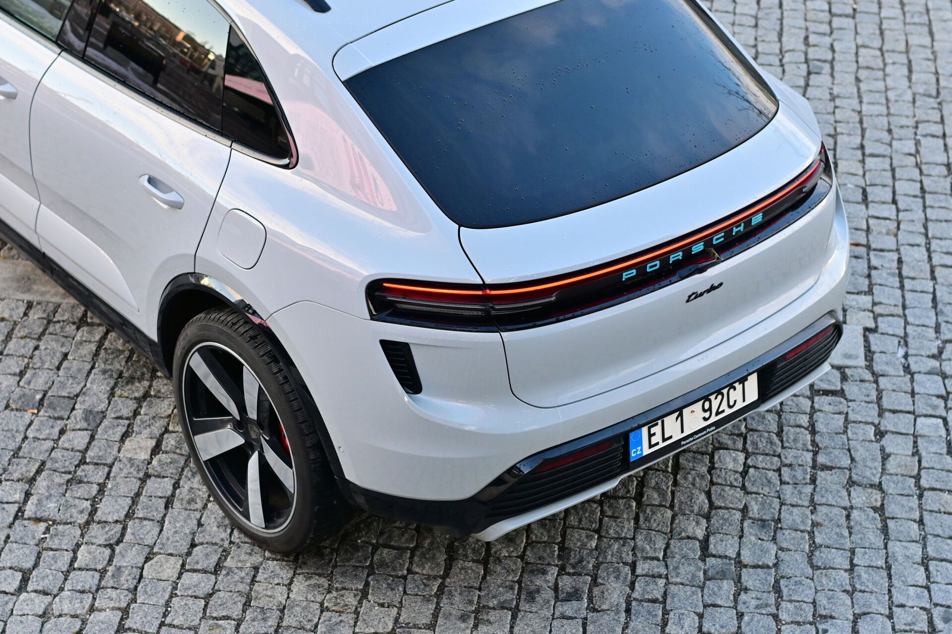 Porsche Macan EV