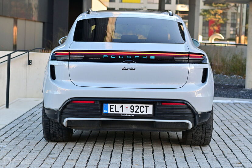 Porsche Macan EV