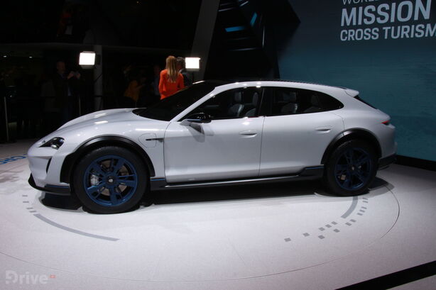 Porsche Mission E Cross Turismo (2018)