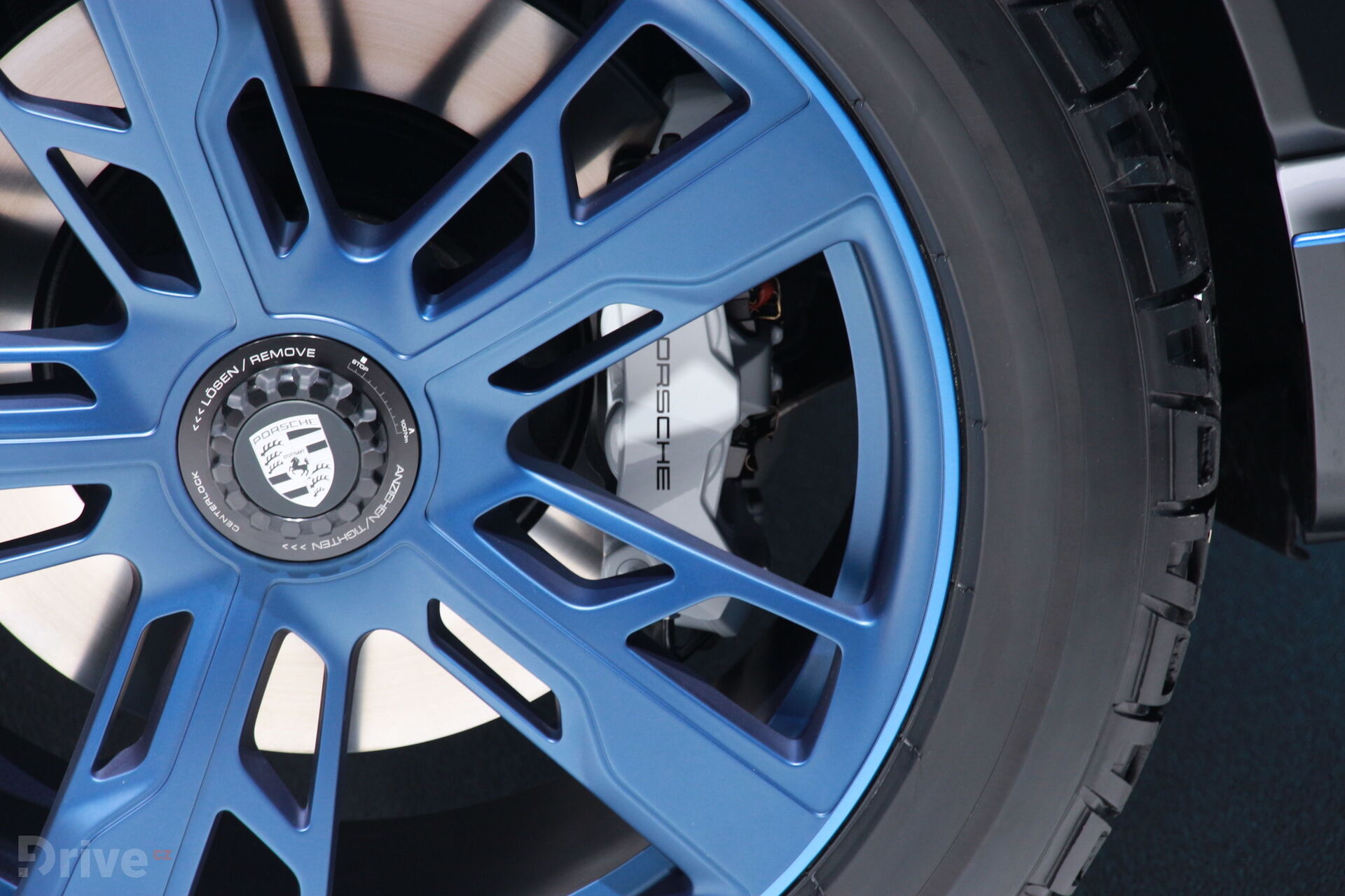 Porsche Mission E Cross Turismo (2018)