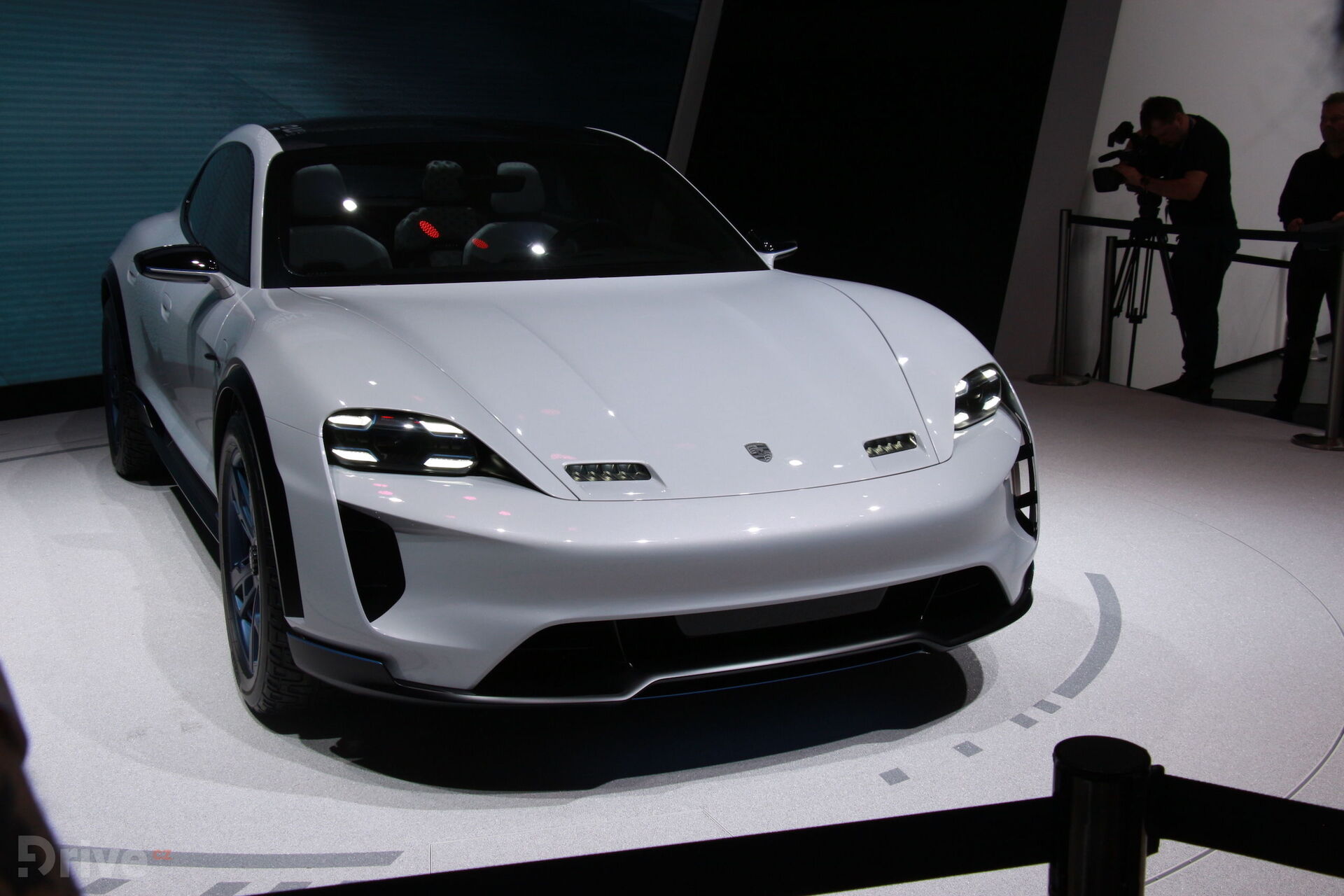 Porsche Mission E Cross Turismo (2018)