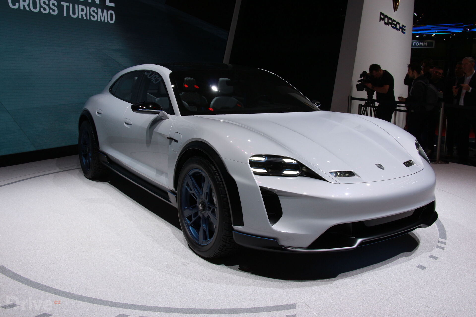 Porsche Mission E Cross Turismo (2018)
