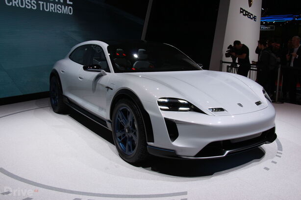 Porsche Mission E Cross Turismo (2018)