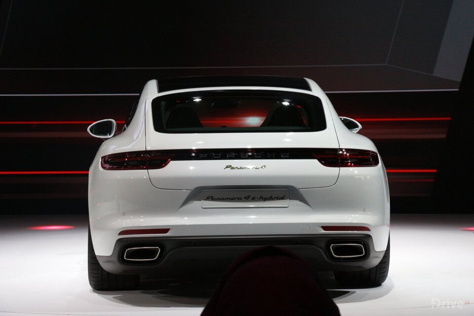 Porsche Panamera 4 E-Hybrid (2016)