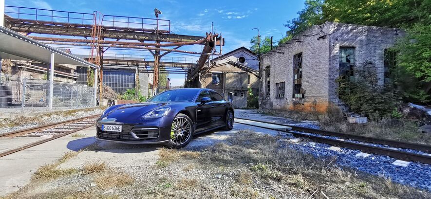 Porsche Panamera 4 E-Hybrid Platinum Edition