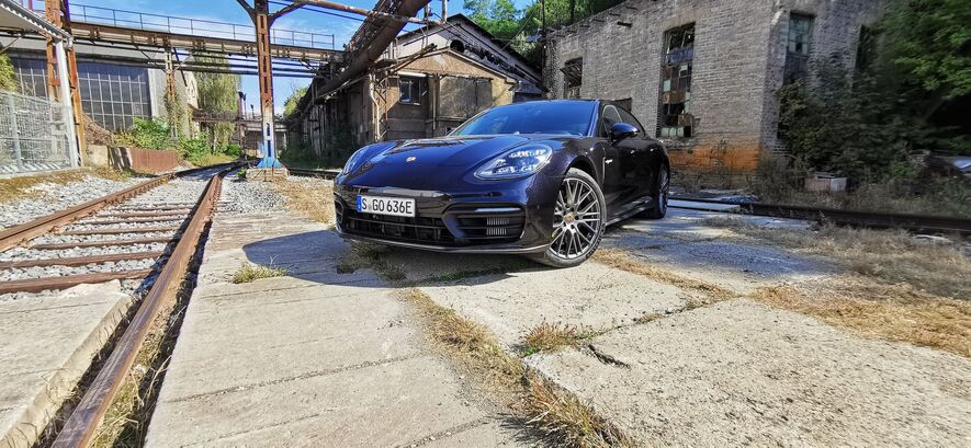Porsche Panamera 4 E-Hybrid Platinum Edition