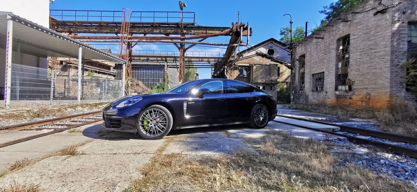 Porsche Panamera 4 E-Hybrid Platinum Edition