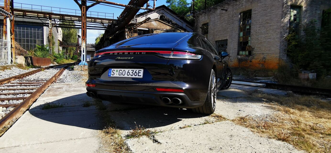 Porsche Panamera 4 E-Hybrid Platinum Edition