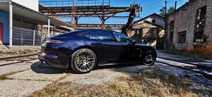 Porsche Panamera 4 E-Hybrid Platinum Edition