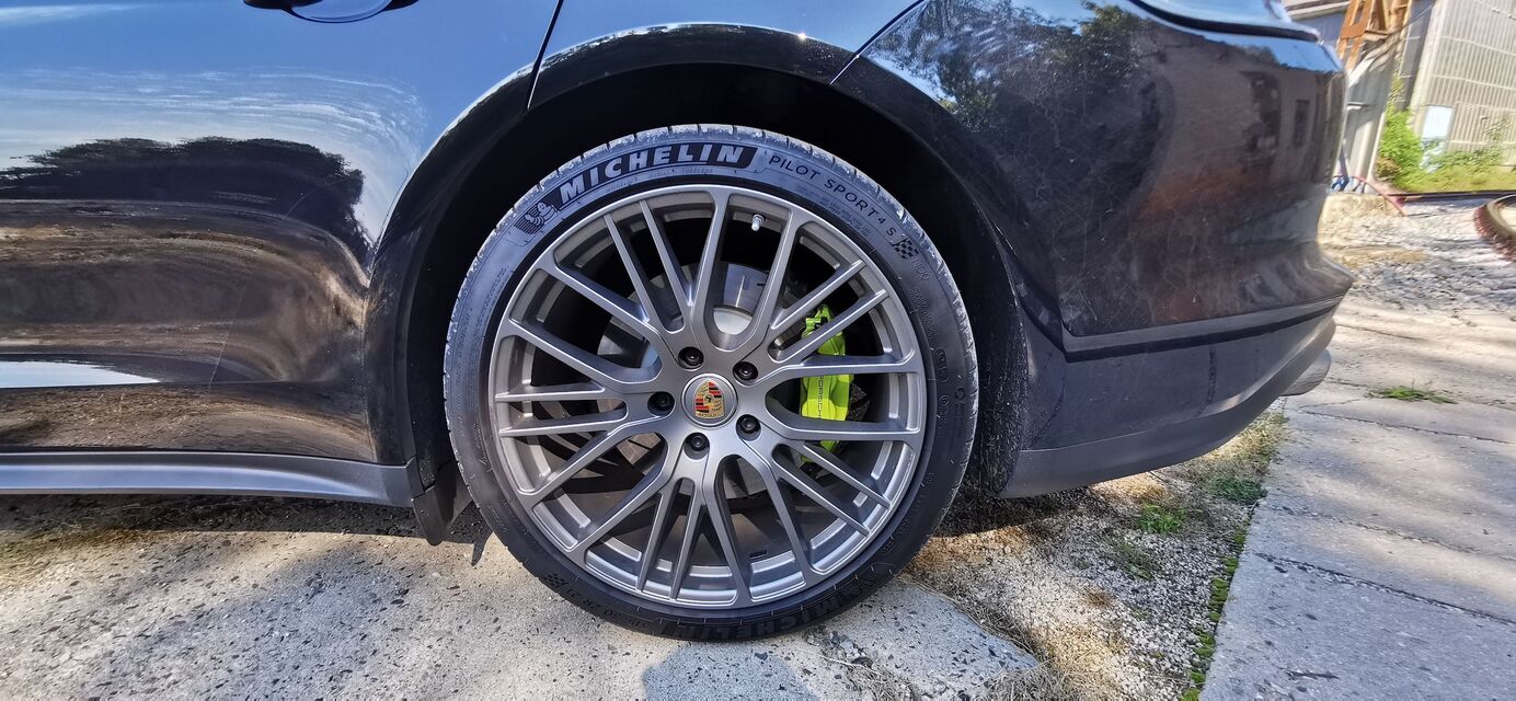 Porsche Panamera 4 E-Hybrid Platinum Edition