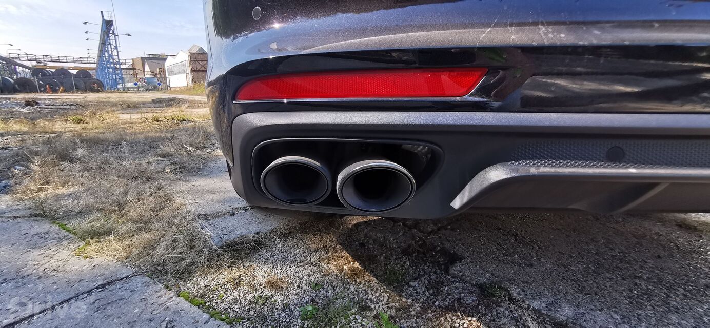 Porsche Panamera 4 E-Hybrid Platinum Edition