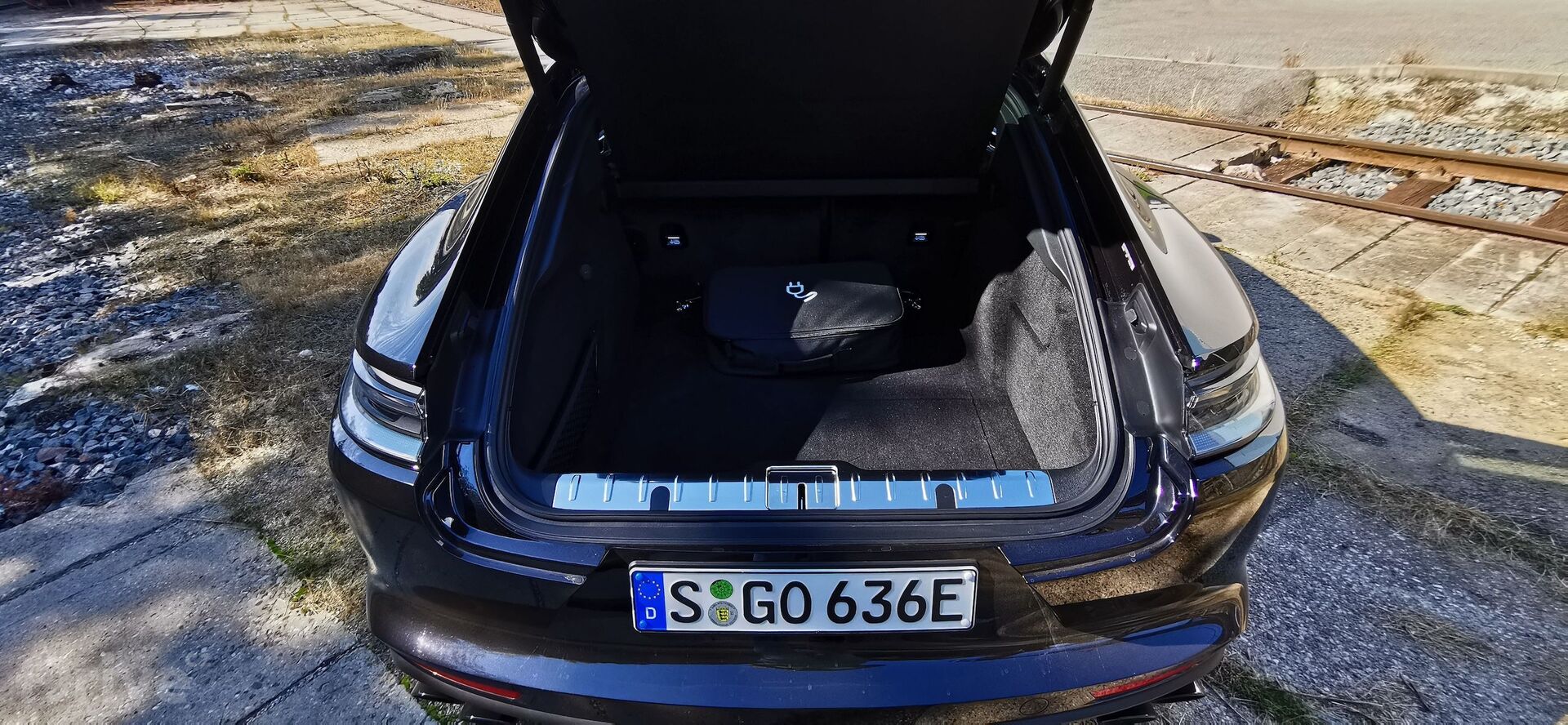 Porsche Panamera 4 E-Hybrid Platinum Edition