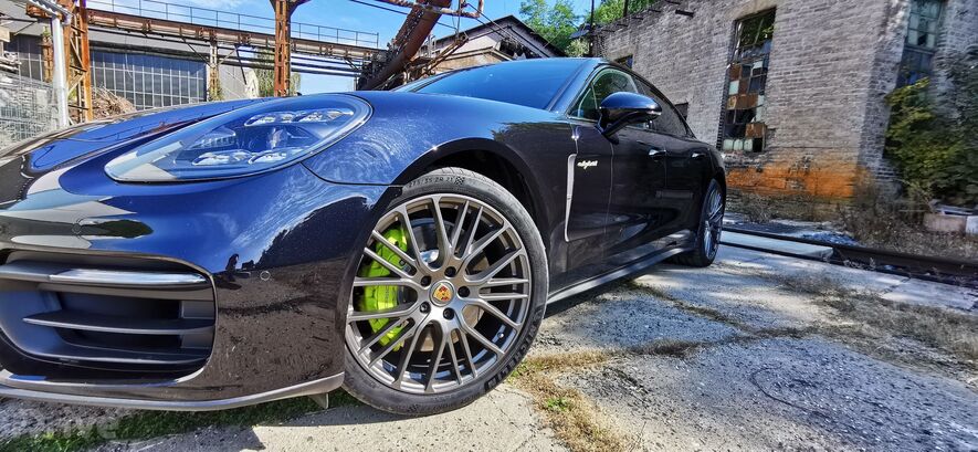 Porsche Panamera 4 E-Hybrid Platinum Edition