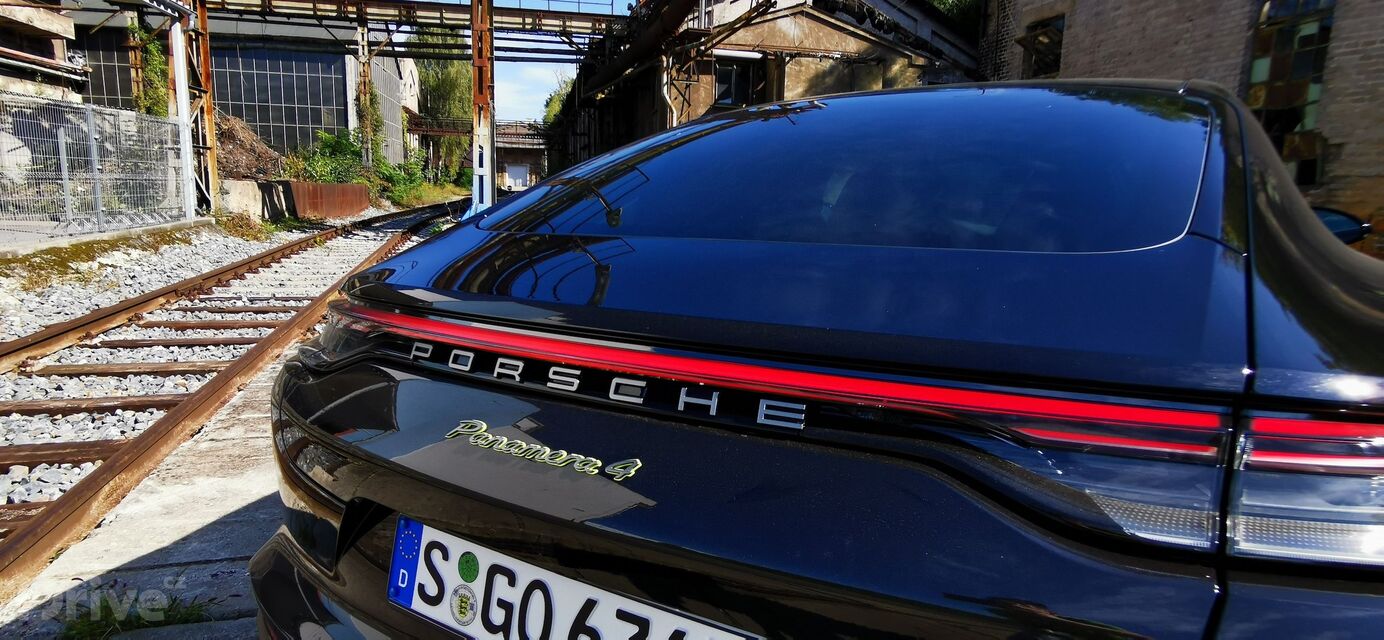 Porsche Panamera 4 E-Hybrid Platinum Edition