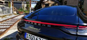 Porsche Panamera 4 E-Hybrid Platinum Edition