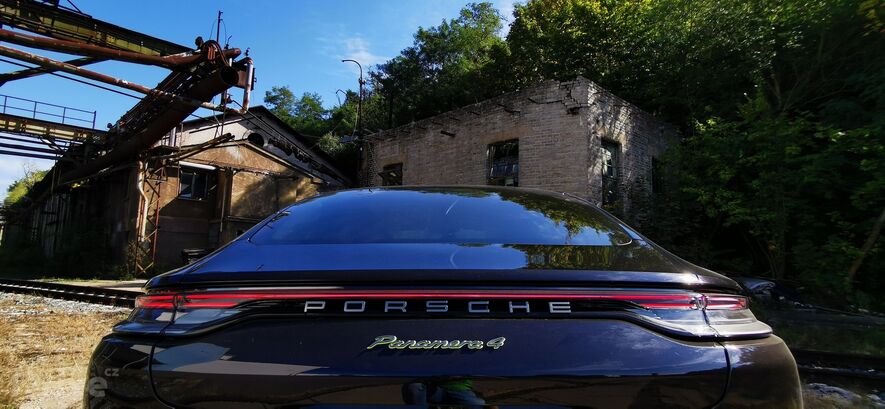 Porsche Panamera 4 E-Hybrid Platinum Edition