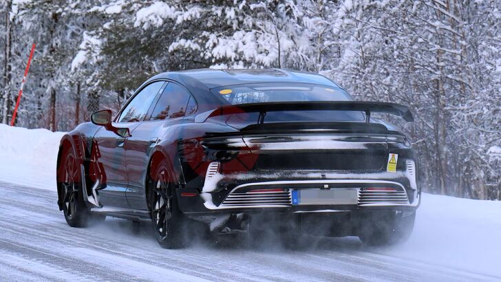 Porsche Taycan (2024)