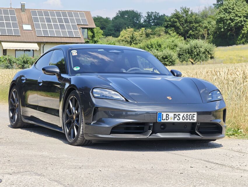 Porsche Taycan (2024)